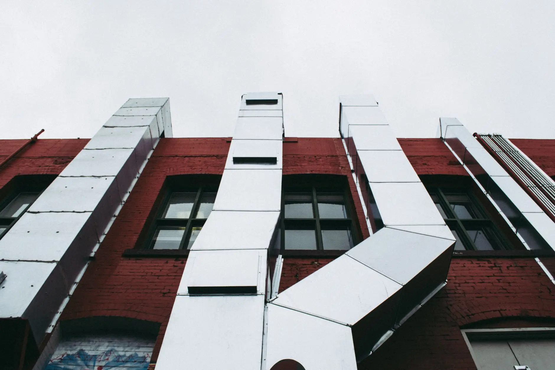 海南机架式服务器与刀片服务器选型：数据中心高密度部署技术解析