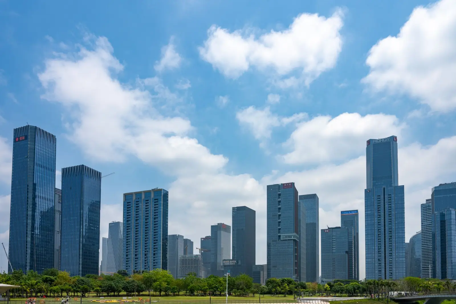 塔式服务器与机架式服务器选型对比：海南企业数据中心建设指南