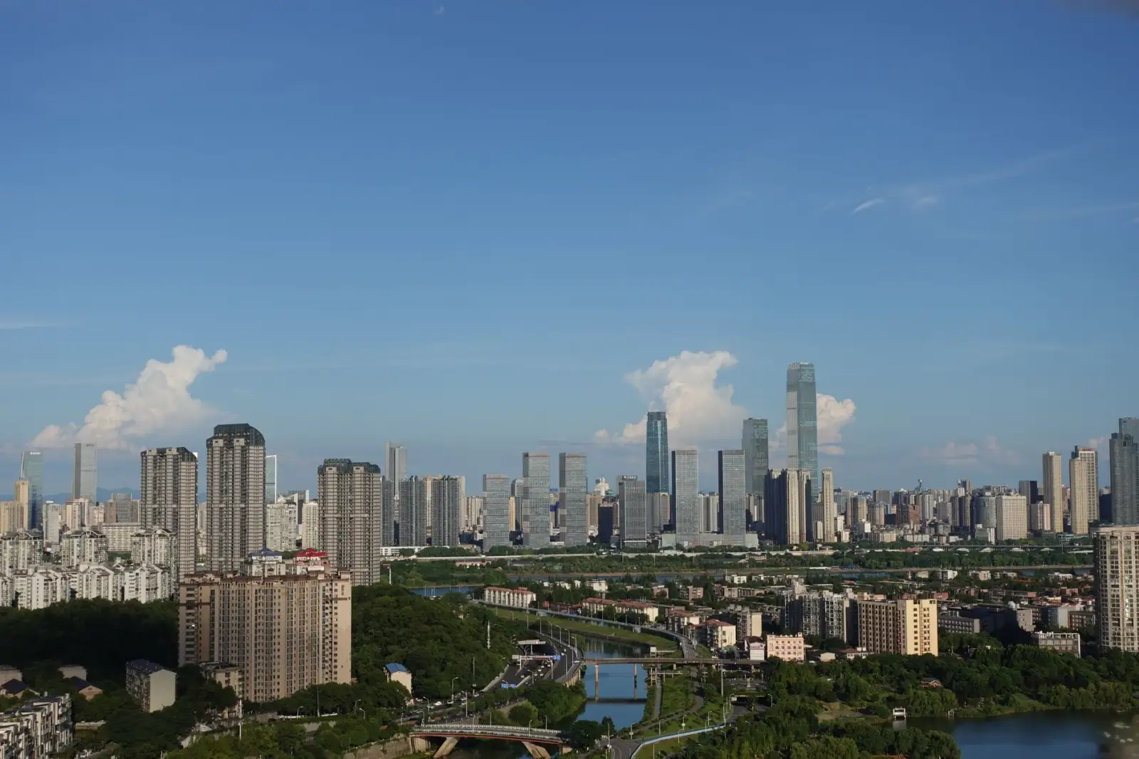 塔式服务器与GPU服务器在华南企业数据中心的应用解析