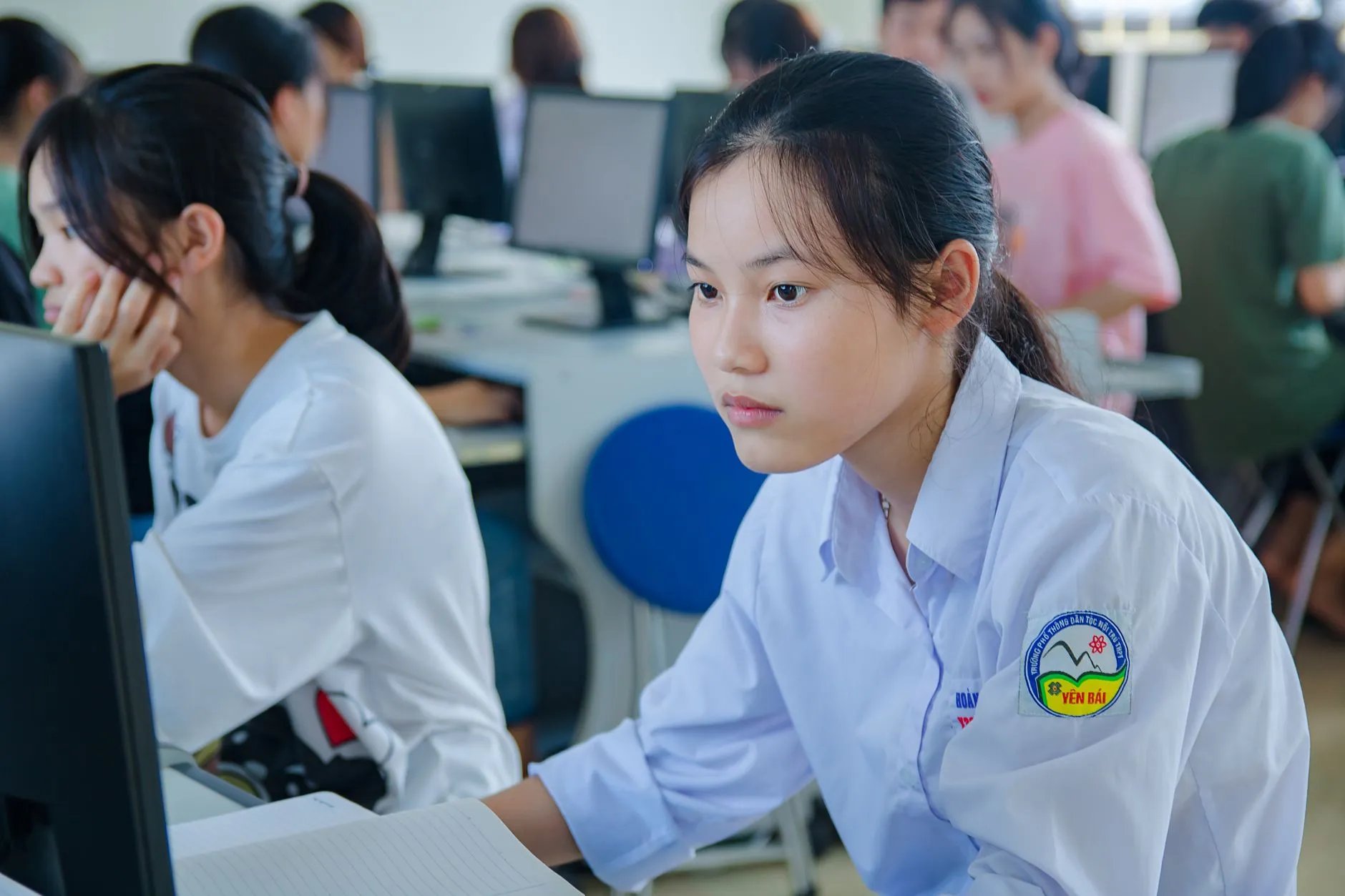 面向AI训练场景的GPU服务器集群网络架构设计与实践要点