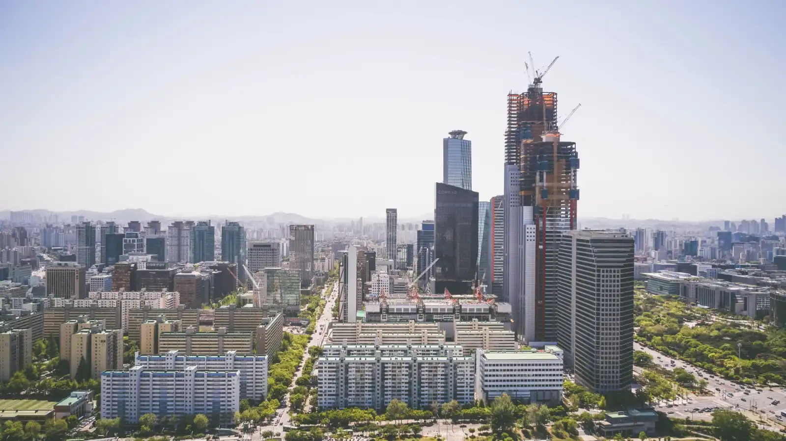 2025年AI训练场景下GPU服务器与刀片服务器的选型对比分析