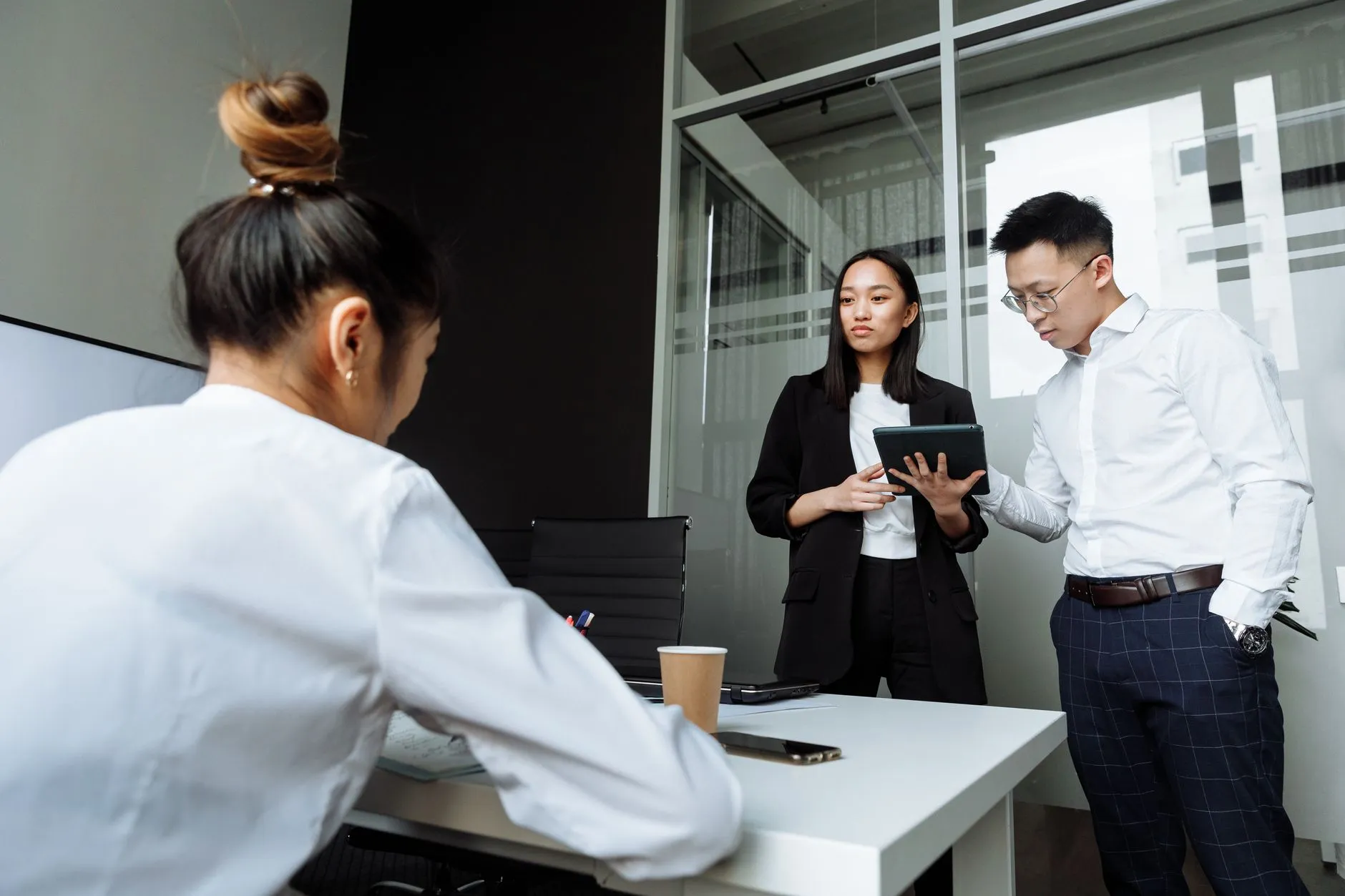 2025年数据中心服务器选型指南：机架式与刀片式架构对比分析